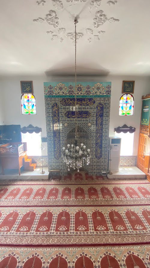 interno della moschea Köy Camii in Kumyaka, Mudanya, Turchia