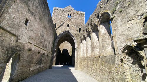 Interni medievali Rock of Cashel Irlanda