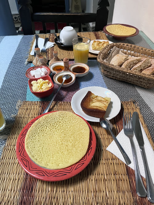 piatti tradizionali per colazione marocchina a essaouira 