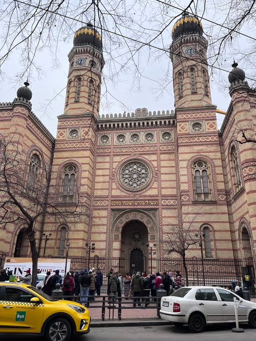 Facciata della Sinagoga Grande di Budapest nel weekend Budapest dicembre